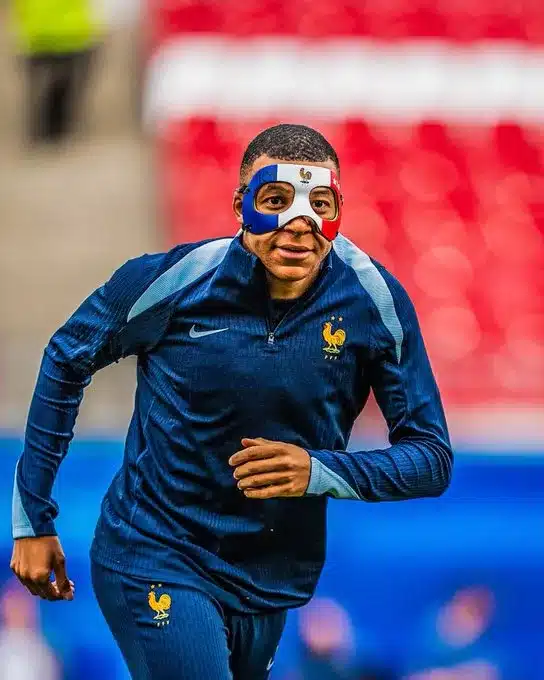 Mbappe wearing face mask after nose injury